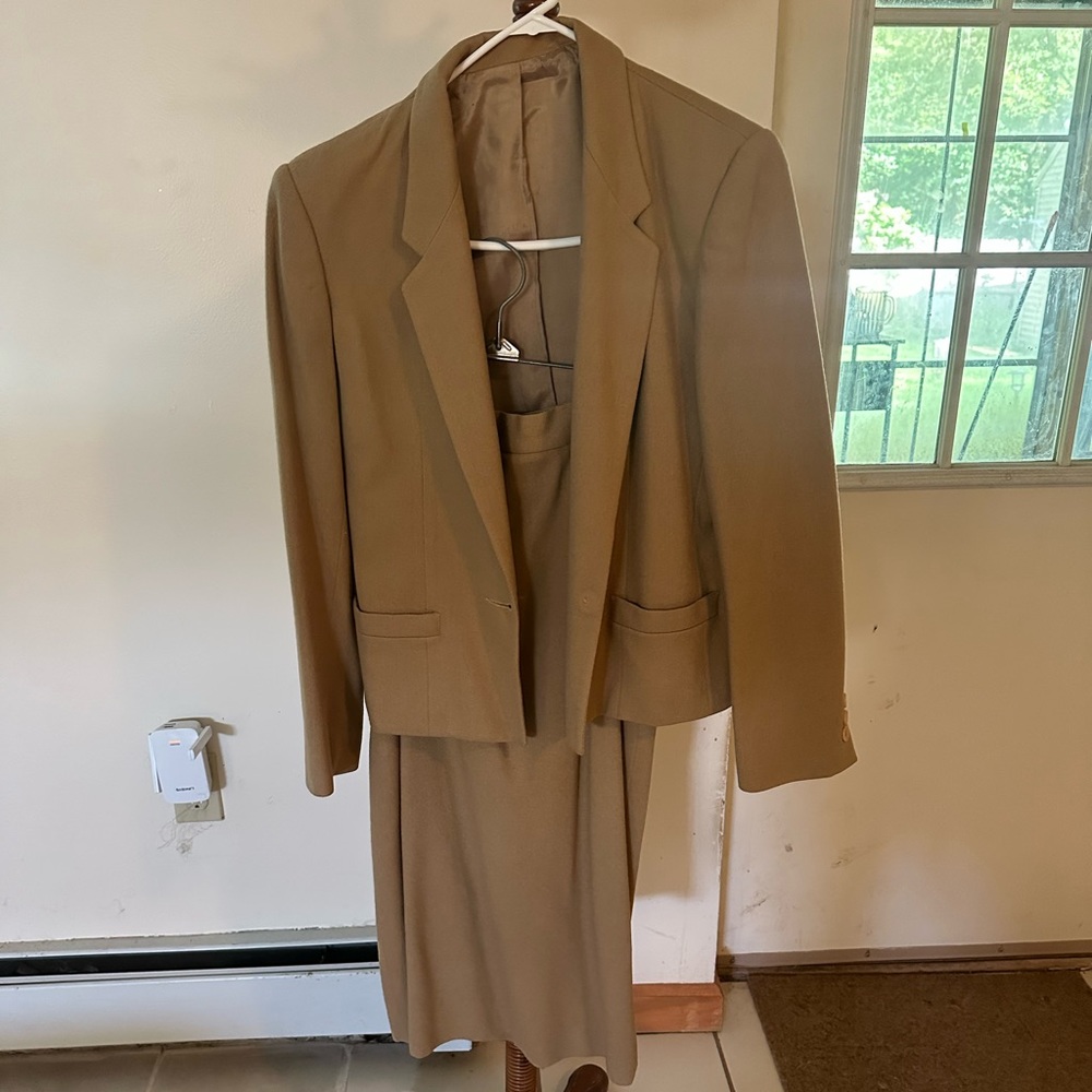 Tan 100% Wool Skirt Suit Size 8